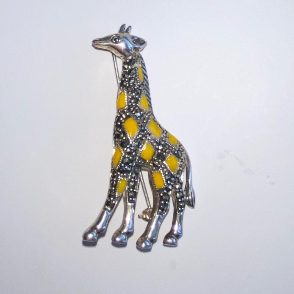 New sterling silver and marcasite enamel Giraffe pin - Picture 4 of 4